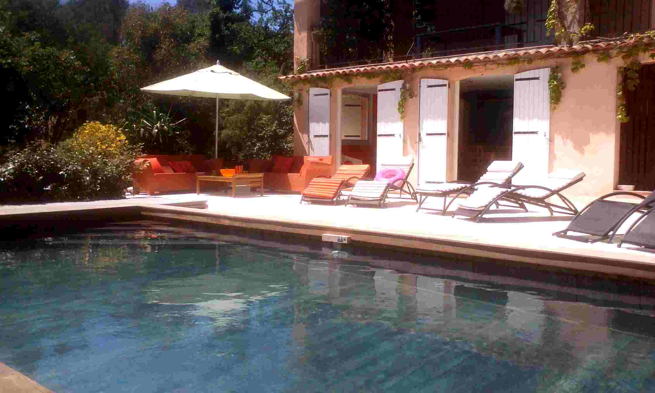 Villa am meer und pool,villa schlafzimmer,schlafmöglichkeiten für 8,Côte d'Azur Frankreich. 