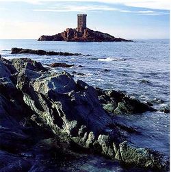 l'ile d'Or,le dramont,port du Poussaî,agay,visite d'agay,location agay,le Dramont,visite du Dramont