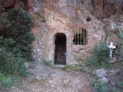 grotte de saint honorat, agay,visite d'agay,visite de la grotte de saint honorat,location agay