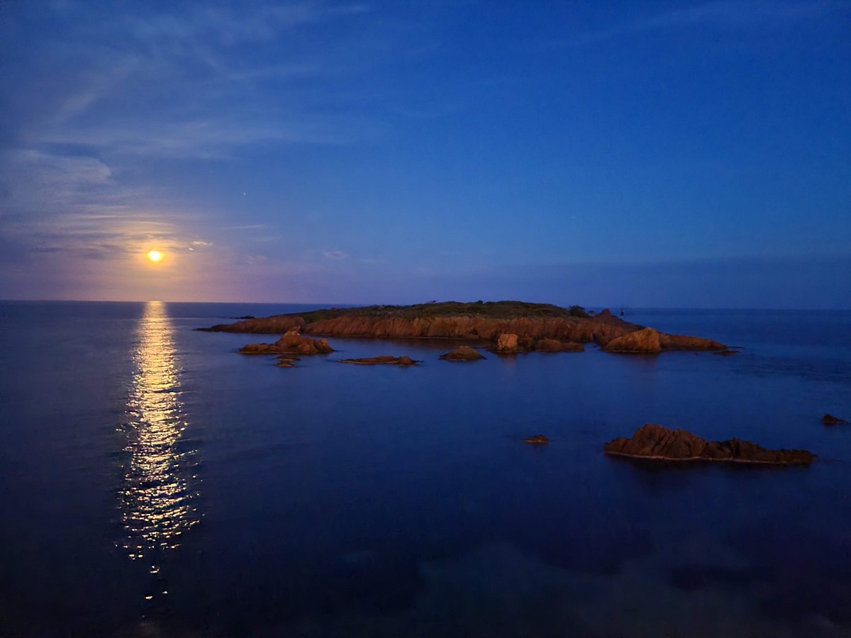 Location maison pied dans l'eau Agay Anthor Var.