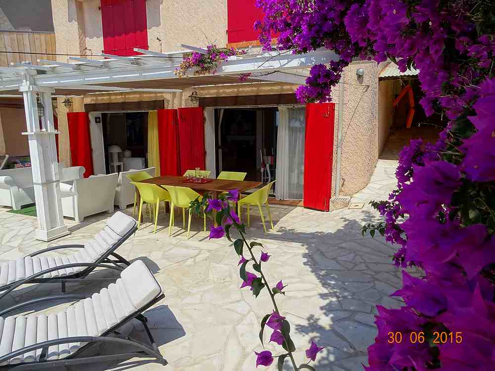 Location villa bord de mer pied dans eau Saint Raphael var,location maison bord de mer pied dans eau Saint Raphael var,location bord de mer pied dans eau Saint Raphael var,location de vacances bord de mer pied dans eau Saint Raphael var.