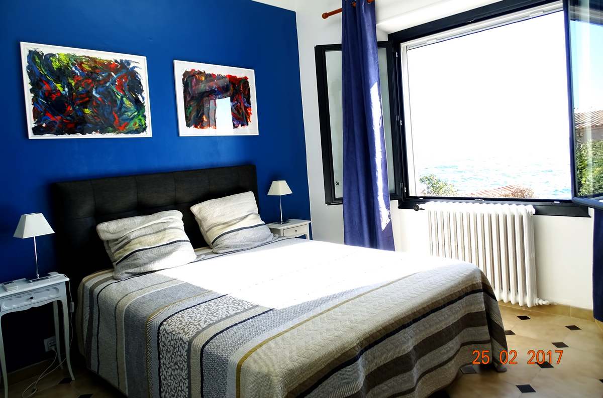 location bord de mer pied dans eau sud Est France,location villa bord de mer pied dans eau sud Est France,location maison bord de mer pied dans eau sud Est France,location vacances bord de mer pied dans eau sud Est France.