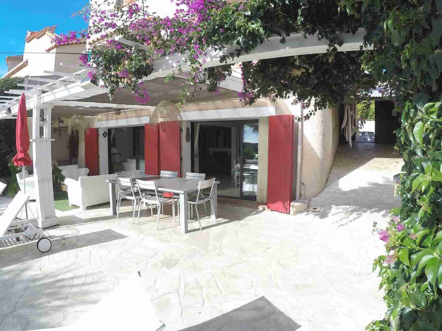 Location pied dans l'eau Agay,location villa pied dans l'eau Agay Var.