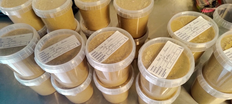 Vente directe de poisons sauvages Agay Saint Raphael.Vente de poissons sauvages frais directement aux particuliers.Pêche artisanale et vente de poisson frais à Agay Saint Raphael Var.Poissonnerie d'Agay Saint Raphael. 